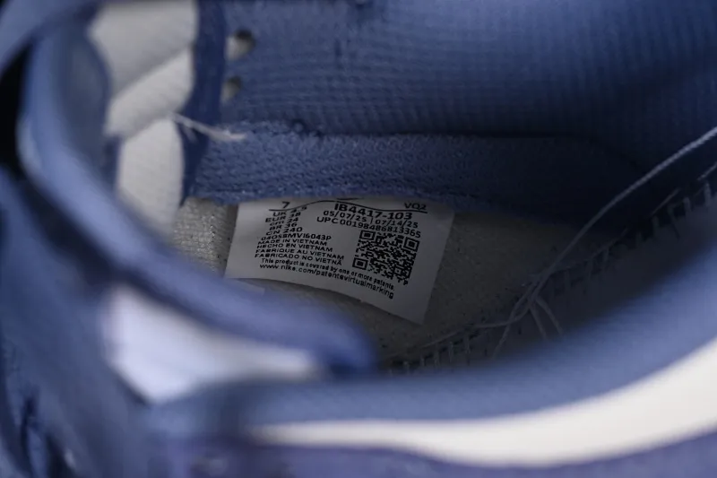 All Categories Nk SB Dunk Series Nk SB Dunk Low Low-top sneakers Nike SB Dunk Low Year of the Horse Blue and White Low-top casual sneakers IB4417-103